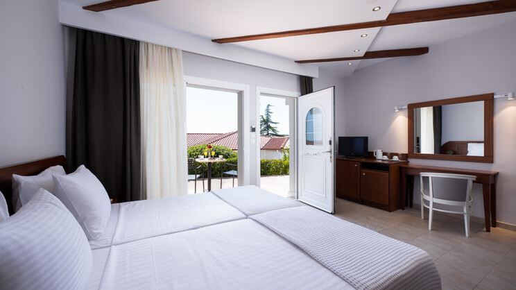 Family Room Standard Garden View